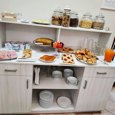 Hotel Piscina La Suite Prossedi Kültér fotó