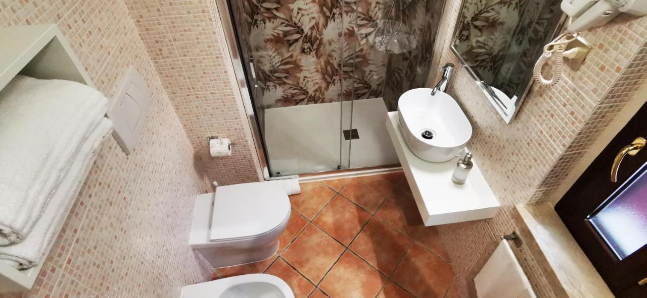 Hotel Piscina La Suite Prossedi Kültér fotó