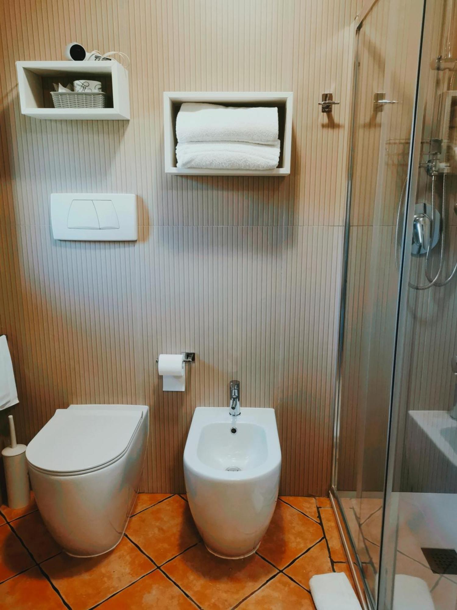 Hotel Piscina La Suite Prossedi Kültér fotó