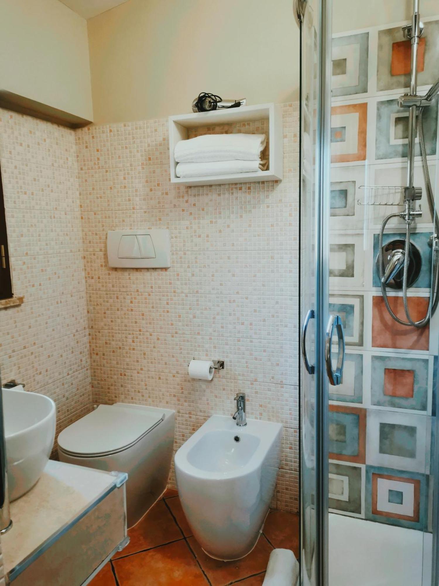 Hotel Piscina La Suite Prossedi Kültér fotó